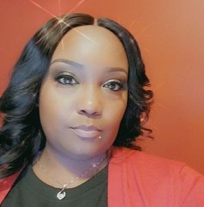 Meet your Posher, Monique